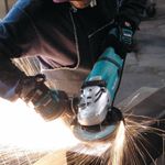 Esmeril Angular 7" 2.600W GA7040S Makita